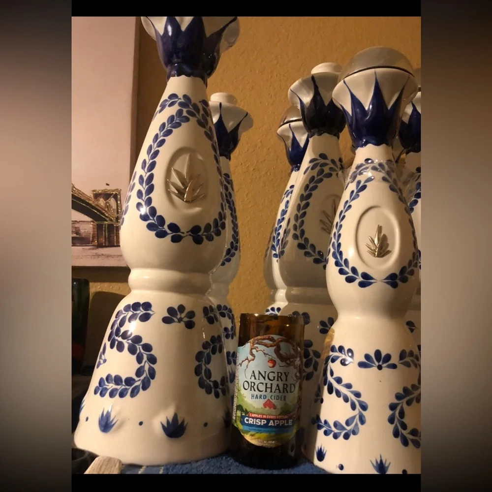 One 1.75 Magnum Clase Azul Empty Ceramic Tequila Bottle - Picture 4 of 4